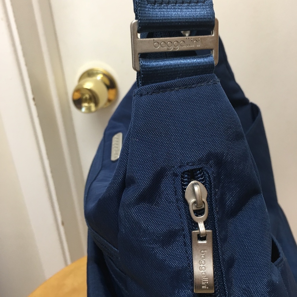 BAGGALLINI Everywhere Crossbody Bag with RFID Wristlet - Picture 7 of 10